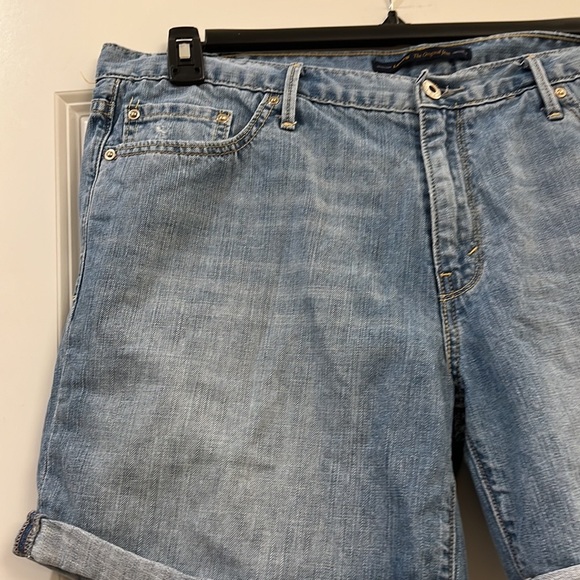 Levi’s ladies jean shorts - Picture 2 of 8